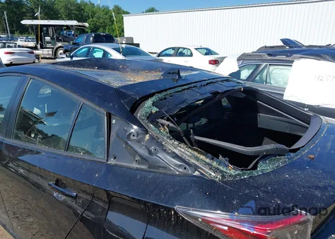 2018 Toyota Prius Four z USA, uszkodzony, nr VIN JTDKARFU2J3551759